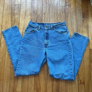 Vintage Levi’s Women’s Slim Fit Tapered Leg Light Wash Orange Tab Jeans 10 Med